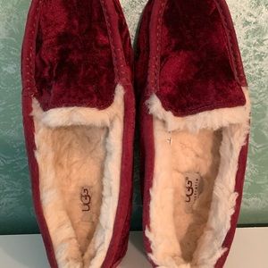 VELVET UGG SLIPPERS SIZE 9, PRICE IS FIRM
